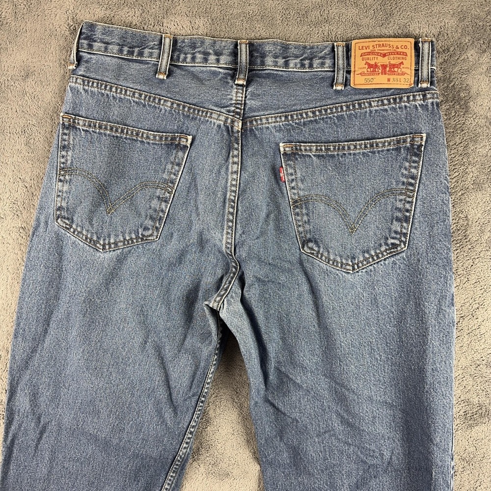 VTG Levis 550 Jeans Men 37x31 Blue Relaxed Fit Tapered Leg Denim Medium Wash Y2K - Picture 2 of 11